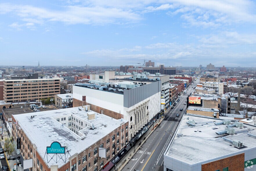 More Photos Of 2828 N Clark St, Chicago Unknown For Lease