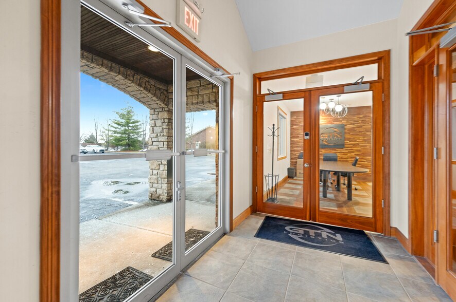 More Photos Of 9155 Governors Way, Cincinnati Office For Sale