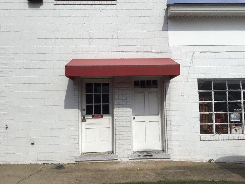 More Photos Of 7221 Little River Tpke, Annandale Freestanding For Sale