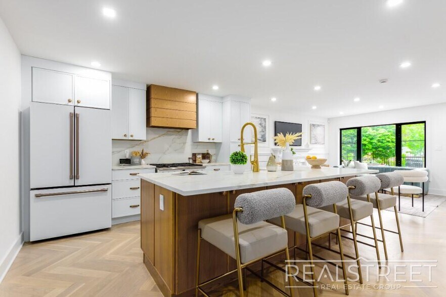 More Photos Of 110 McKibben St, Brooklyn Apartments For Sale