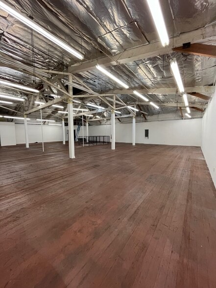 More Photos Of 809-811 S Los Angeles St, Los Angeles Storefront Retail Office For Sale