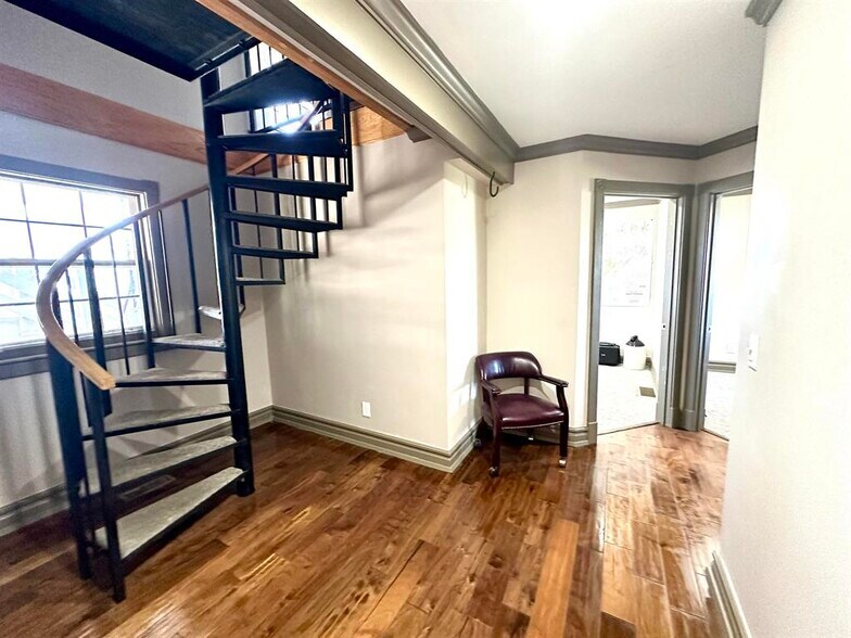 More Photos Of 701 Winchester Ave, Ashland Office For Sale