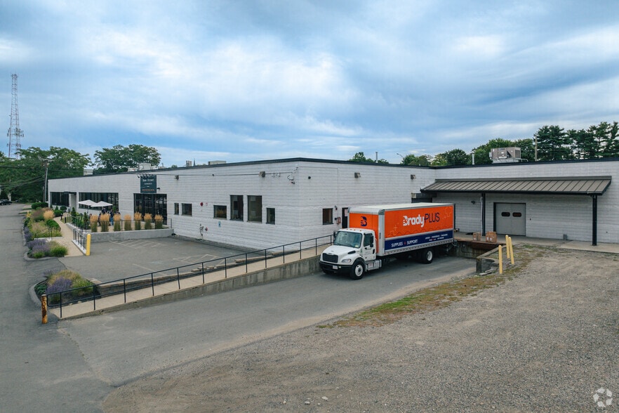 More Photos Of 77 Rowe St, Newton Warehouse For Lease