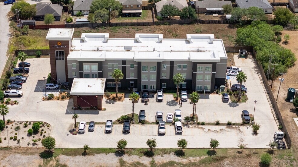 More Photos Of 110 Bmt Dr, Jourdanton Hotel For Sale