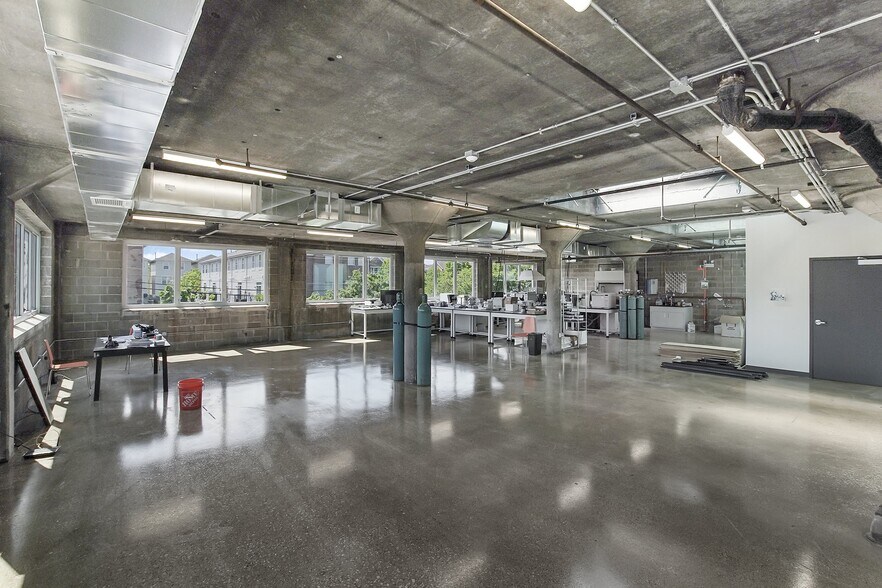 More Photos Of 4701-4715 N Lamon Ave, Chicago Warehouse For Lease