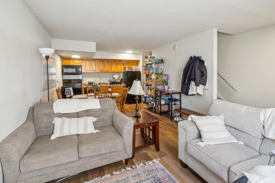 More Photos Of 120 Wilbur St, Newark Apartments For Sale