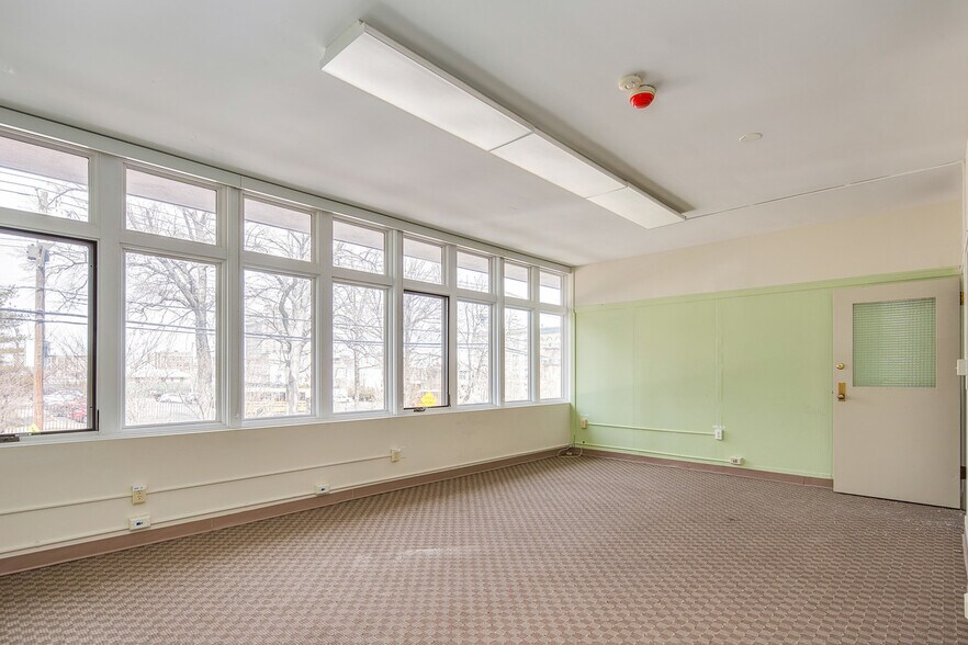 More Photos Of 2000 West St, Union City Office Residential For Lease