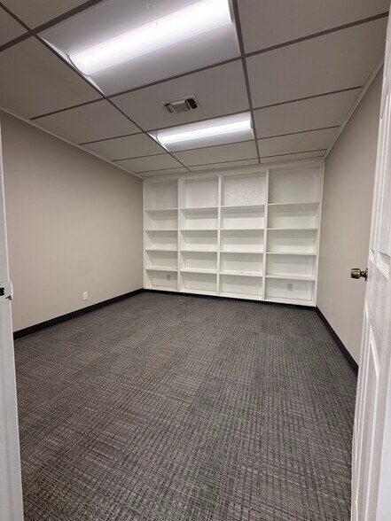 More Photos Of 1018 W Main St, Arlington Medical For Lease