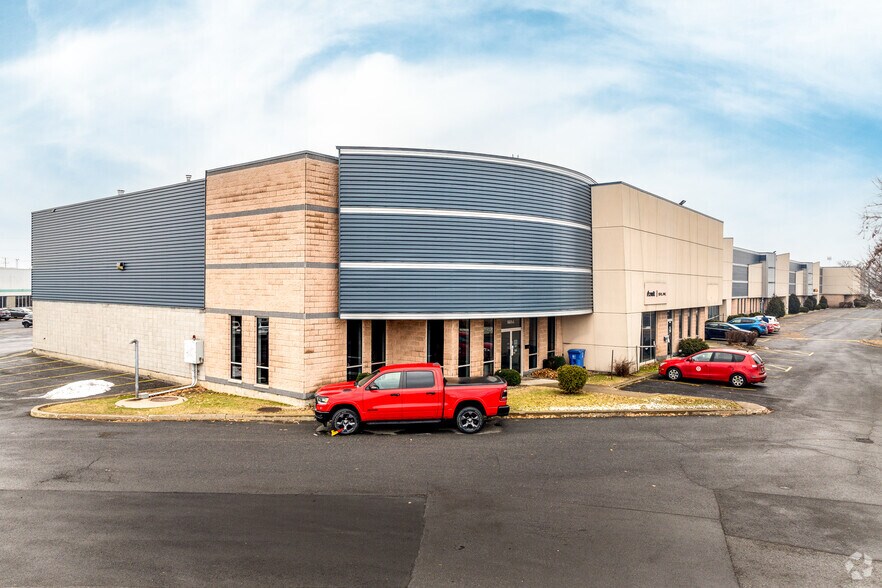 More Photos Of 1490 Rue Nobel, Boucherville Warehouse For Lease