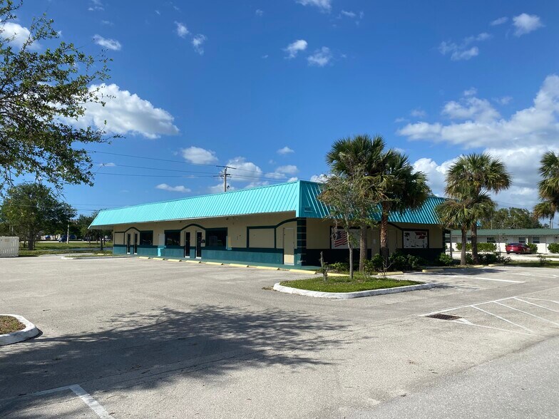 More Photos Of 4630 Gulfstream Dr, Naples Freestanding For Lease