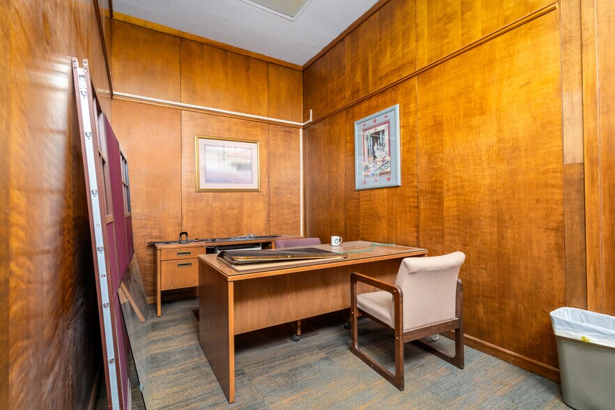 More Photos Of 100 N 4th St, Steubenville Office For Sale