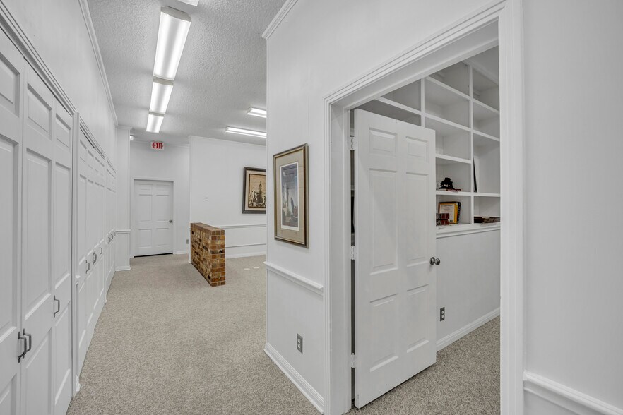 More Photos Of 721 W Abram St, Arlington Medical For Lease