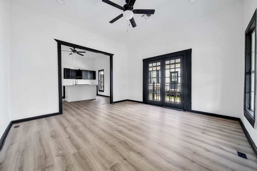 More Photos Of 106 Spring School Rd, Spring Storefront Retail Office For Sale