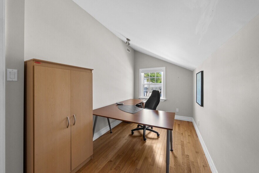 More Photos Of 5550 Manotick Main St, Ottawa Office Residential For Sale