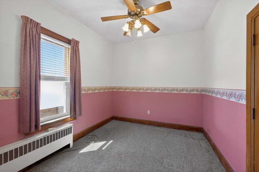 More Photos Of S101 S Main St, Nelson General Retail For Sale