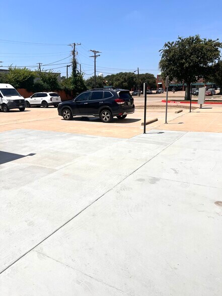 More Photos Of 202-204 N Dooley St, Grapevine Office For Lease