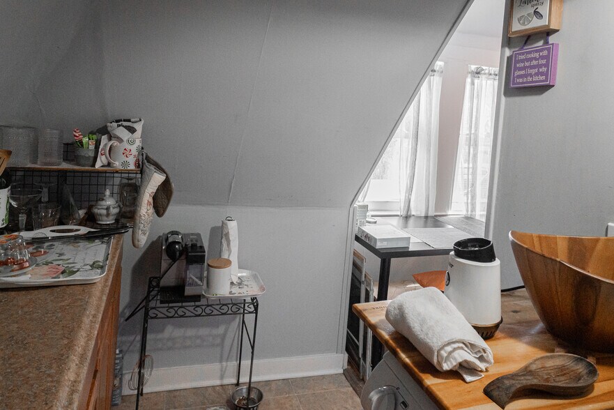 More Photos Of 15 Lakeview Pl, Verona Multifamily For Sale