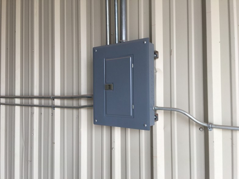 More Photos Of 200 O T Smith Rd, Tornillo Warehouse For Sale