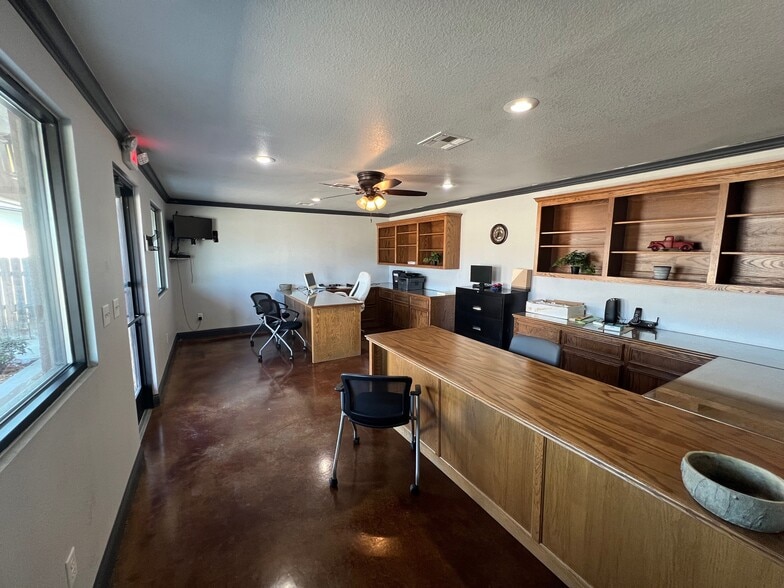 More Photos Of 1800 E Rancier Ave, Killeen Auto Dealership For Sale