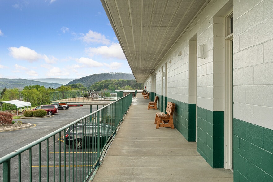 More Photos Of 6920 Motor Inn Dr, Huntingdon Hotel For Sale
