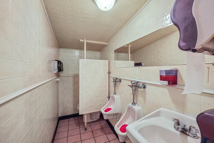 More Photos Of 7100 Sollers Point Rd, Baltimore Restaurant For Sale