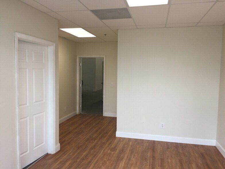 More Photos Of 801-893 Kings Hwy, Fort Pierce Light Manufacturing For Lease