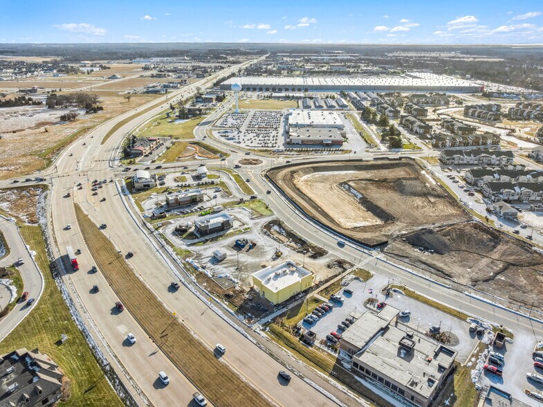 More Photos Of 1295 Olympia Fields Dr, Oconomowoc Restaurant For Sale