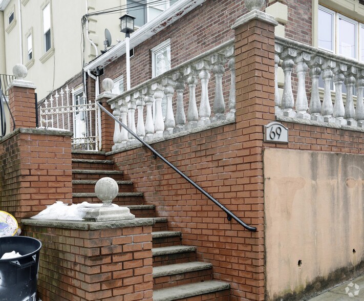 More Photos Of 69 Starbuck St, Staten Island Apartments For Sale