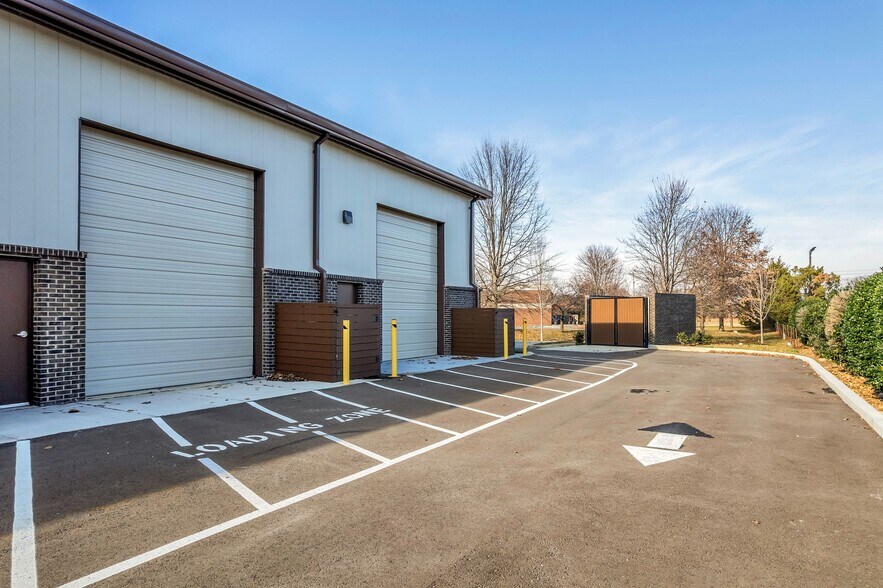More Photos Of 1925 Business Campus Dr, Murfreesboro Service For Lease