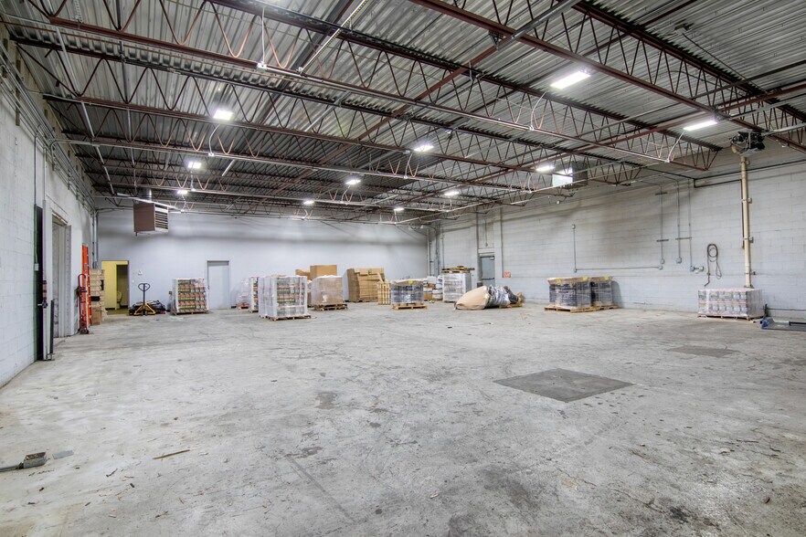 More Photos Of 355-365 Wyandanch Ave, Babylon Warehouse For Lease