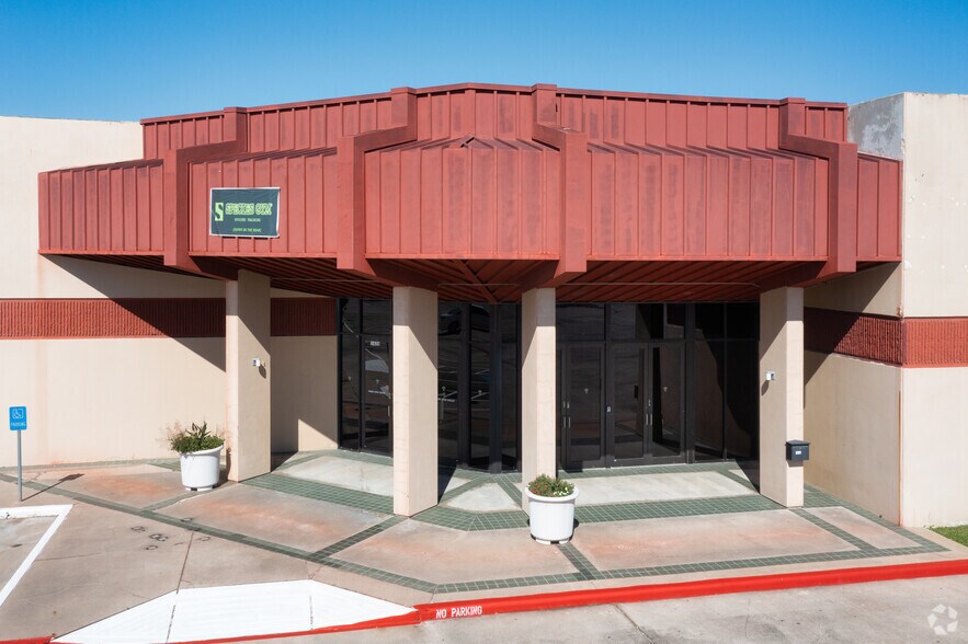 More Photos Of 100-200 Cypresswood Dr, Spring Freestanding For Lease