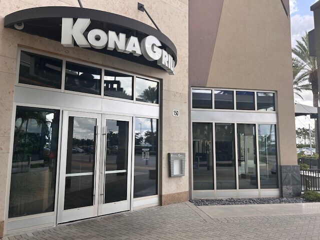 More Photos Of 140 University Town Center Dr, Sarasota General Retail For Lease