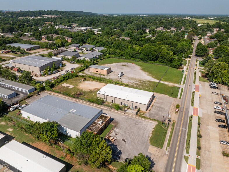 More Photos Of 535 W Poplar St, Fayetteville Warehouse For Lease