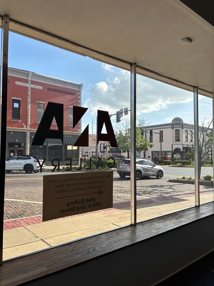 More Photos Of 121 W Walnut St, Rogers Storefront Retail Office For Sale