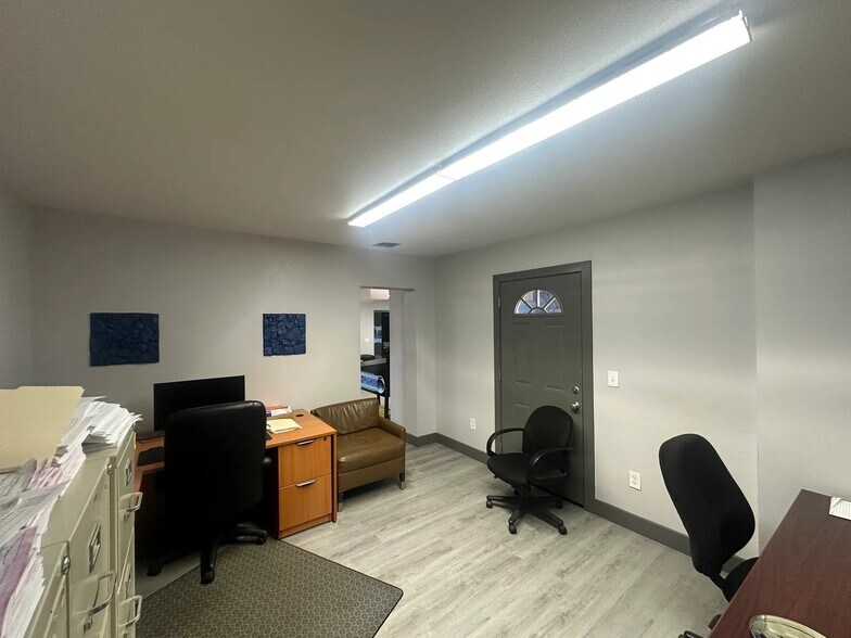 More Photos Of 2204-2206 W Indian School Rd, Phoenix Office For Sale