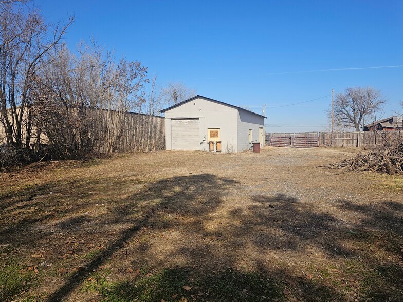 More Photos Of 10336 NE 23rd St, Oklahoma City Warehouse For Lease