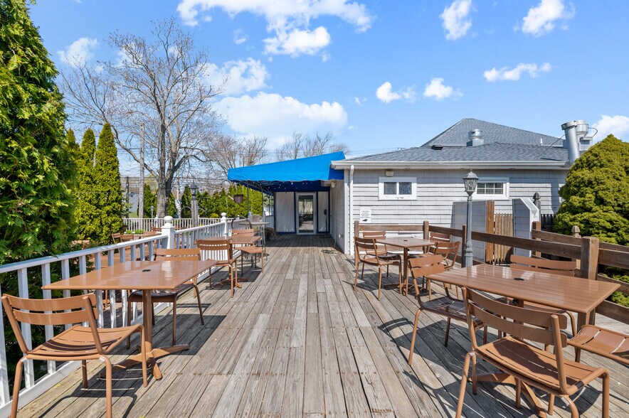 More Photos Of 3225 Sound Ave, Riverhead Storefront Retail Office For Sale