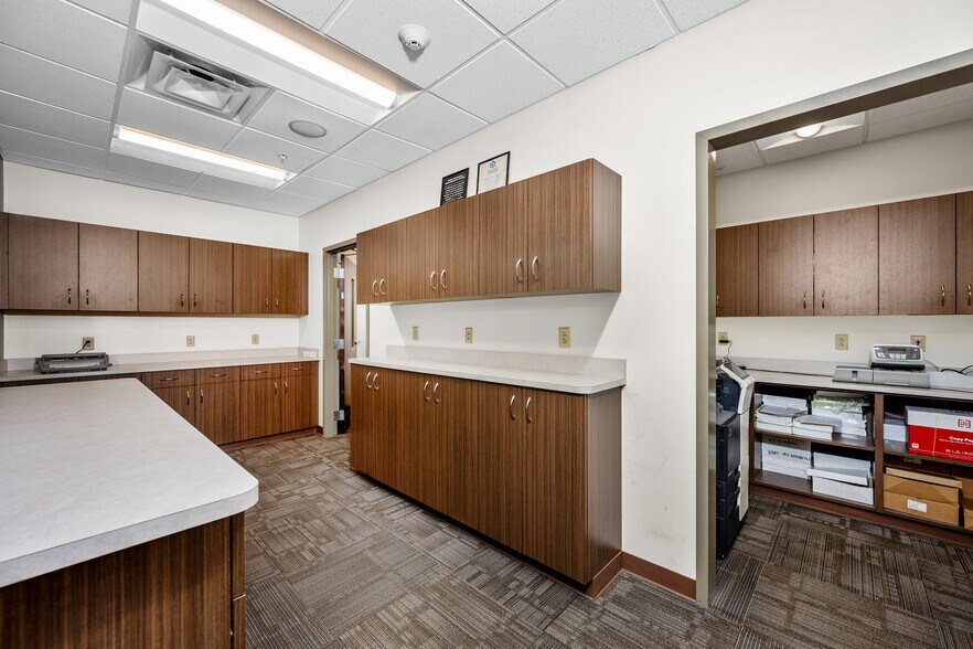 More Photos Of 3020 Orchard Park Rd, Buffalo Office For Sale
