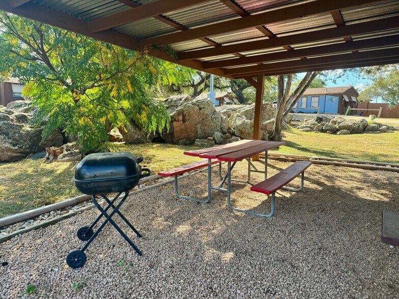 More Photos Of 1400 Ranch Road 261, Buchanan Dam Hotel For Sale