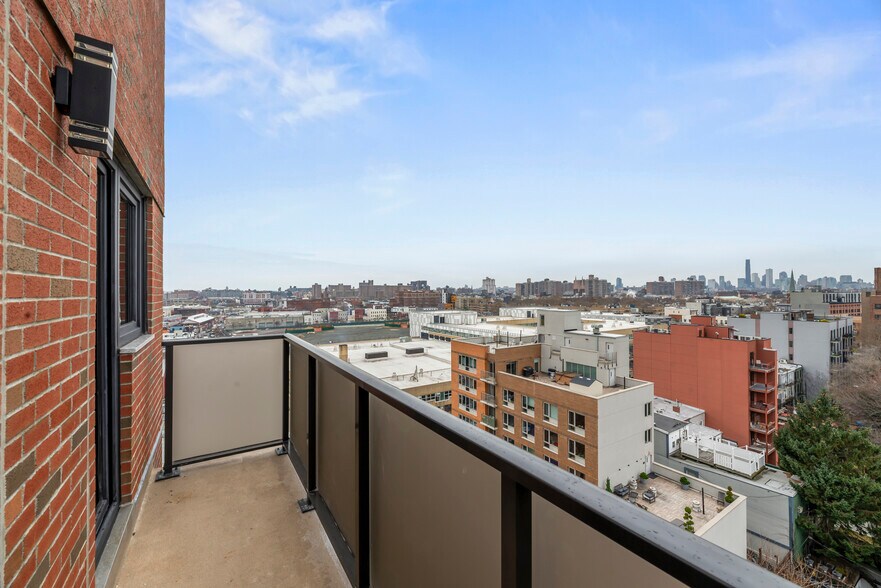 More Photos Of 14 Olive St, Brooklyn Hotel For Lease