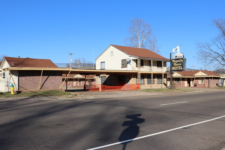 More Photos Of 1220 W 7th St, Texarkana Hotel For Sale
