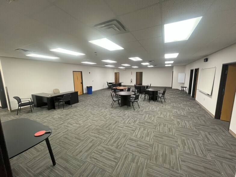 More Photos Of 1608 Royston Ln, Pflugerville Office For Sale