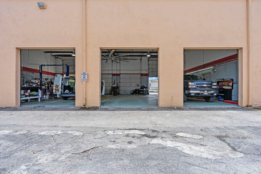 More Photos Of 4145 Fowler St, Fort Myers Auto Repair For Sale