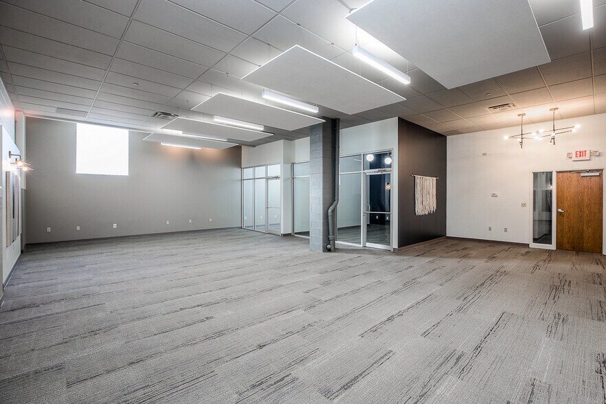 More Photos Of 450 E 4th St, Kansas City Office For Lease