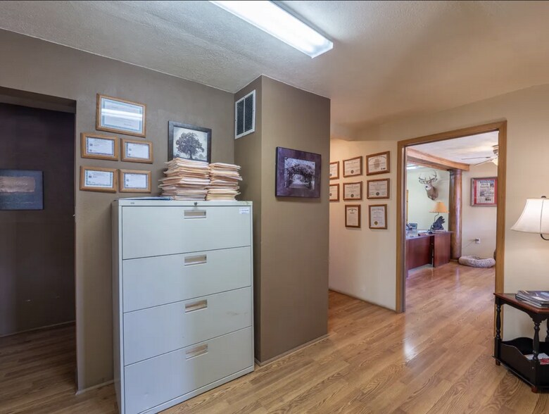 More Photos Of 1201 S Park Ave, Herrin Office For Sale