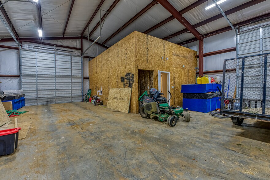 More Photos Of 159 Mitch Ave, Tuscumbia Self Storage For Lease