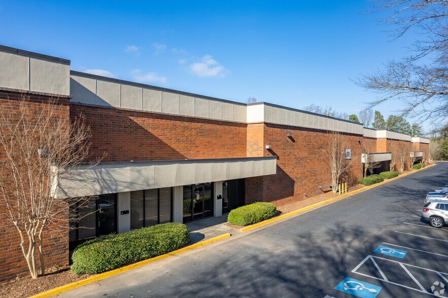 More Photos Of 7025 Amwiler Industrial Dr, Peachtree Corners Warehouse For Lease