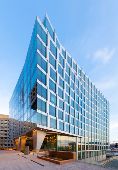 More Photos Of 500 L'Enfant Plz SW, Washington Office For Lease