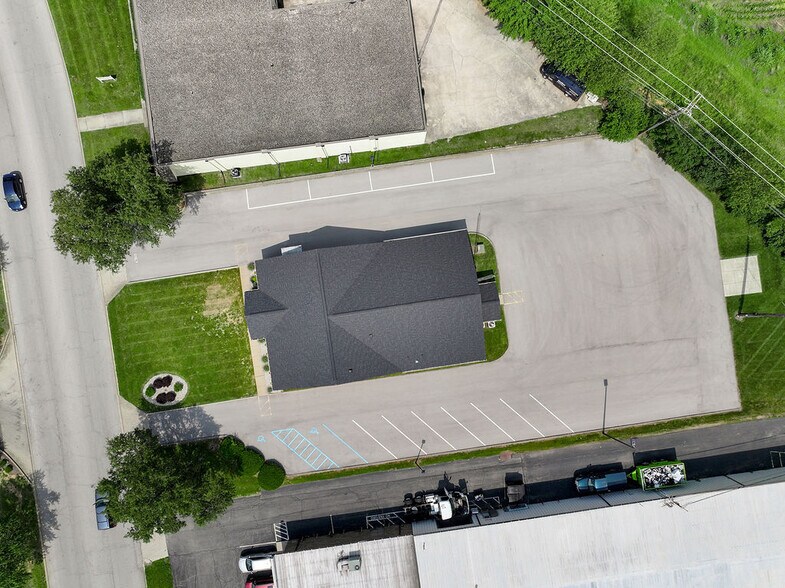 More Photos Of 250 Crossfield Dr, Versailles Industrial For Lease