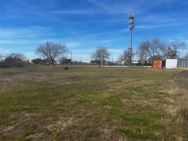 Primary Photo Of 1405 S Commerce St, Lockhart Land For Lease